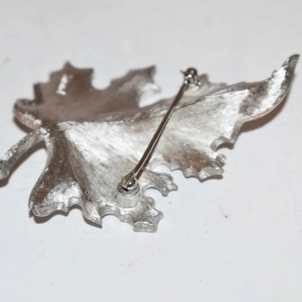 Large Vintage Crown Trifari Oak Leaf Silver‎ Toned Brooch